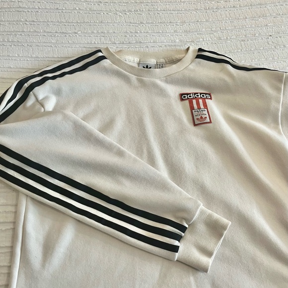 Adidas crewneck - Picture 1 of 3